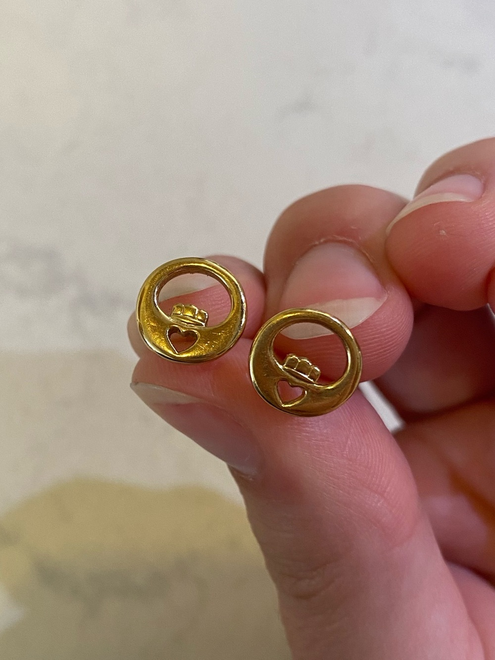Solvar Claddagh Irish solid gold stud post earrings